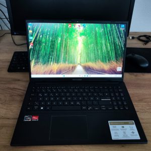 Laptop Asus Vivobook Ryzen 3 7320u 8GB DDR5 512GB WIN 11 OFFICE